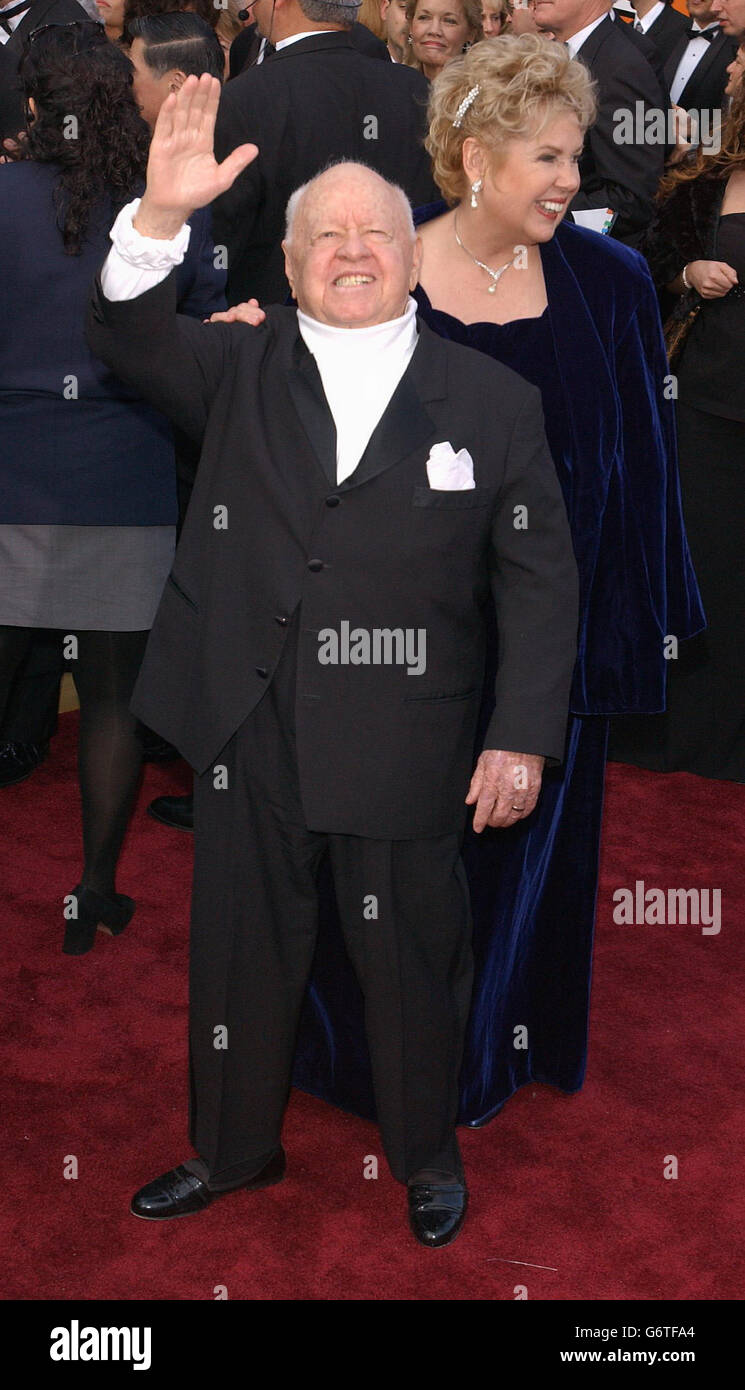 Mickey Rooney Oscars 2004. Mickey Rooney arrivng at the The 76th Annual Academy Awards at the Kodak Theatre in Los Angeles. Stock Photo