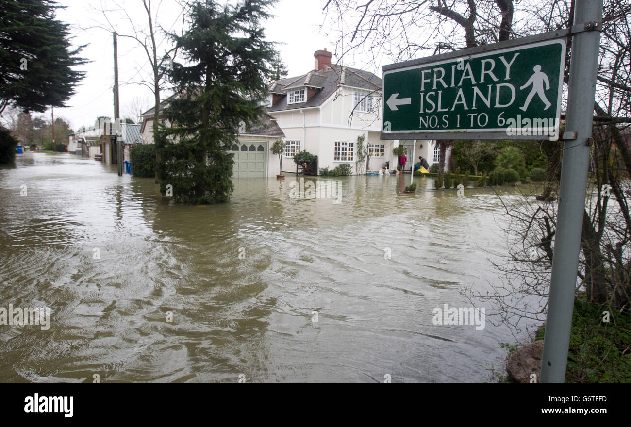 Winter weather Feb 11th. Flooding in Wraysbury, Berkshire Stock Photo