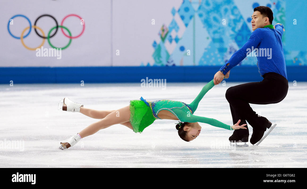 China's Cheng Peng and Hao Zhang in the Pairs Short Program. Stock Photo