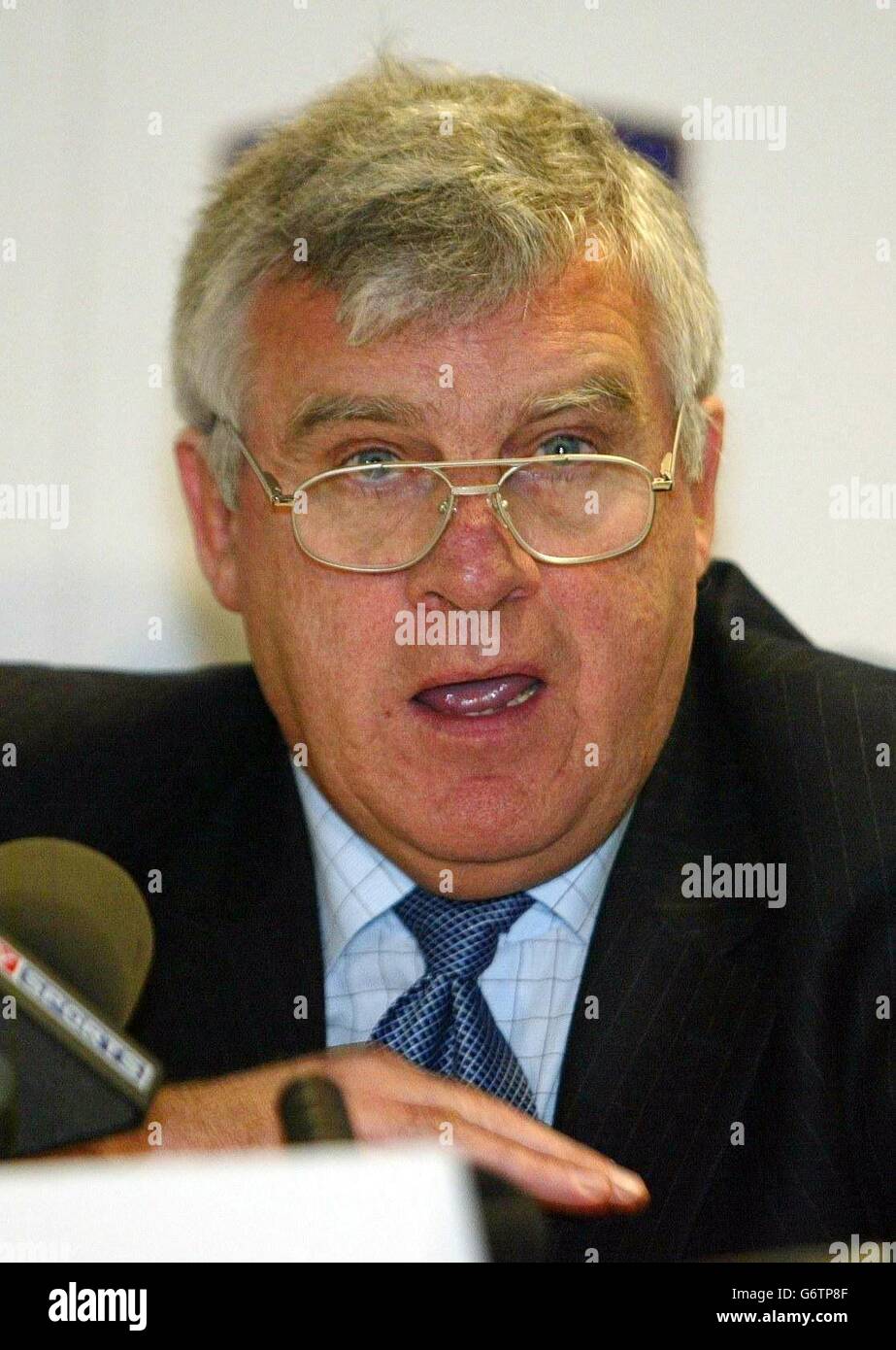 Leeds relegated 2004 hi-res stock photography and images - Alamy