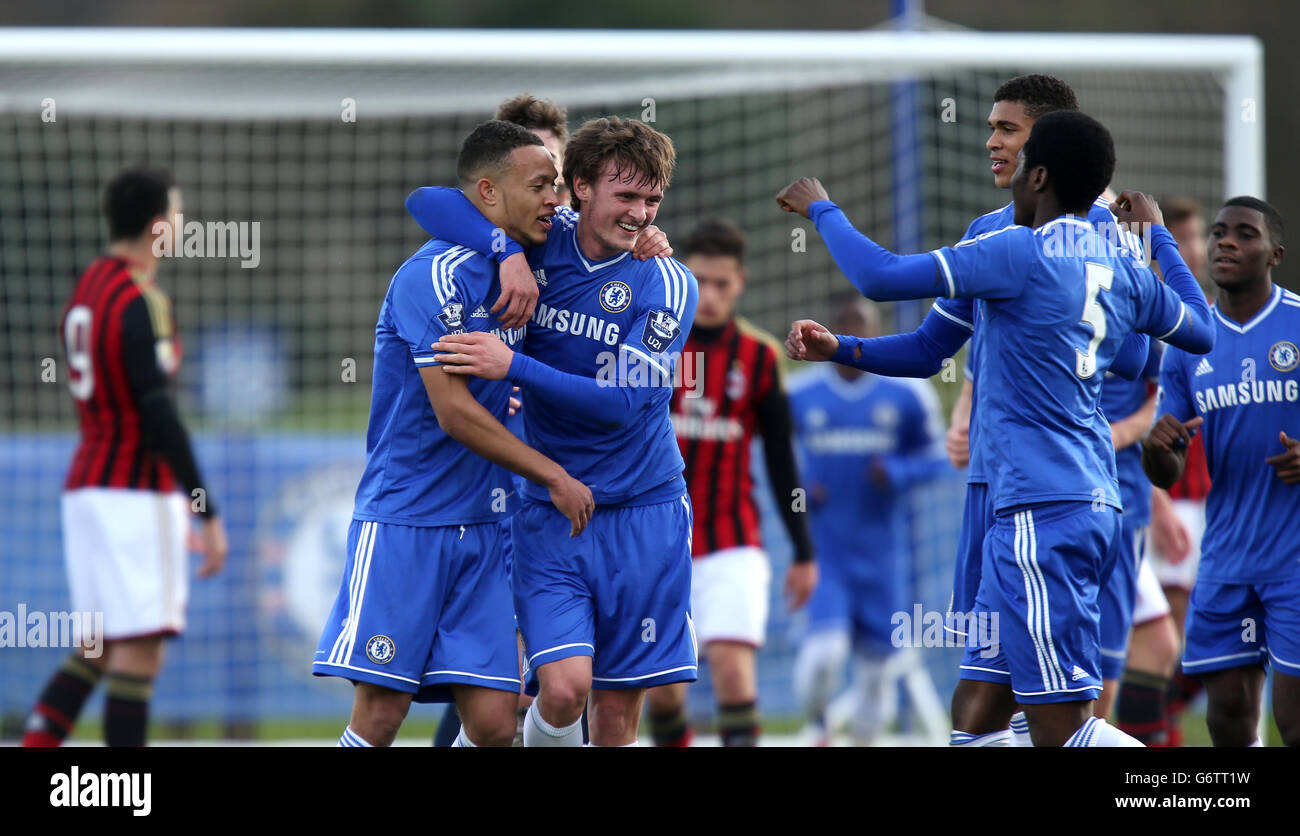 Soccer - U19 UEFA Youth League - Round of 16 - Chelsea v AC Milan - Cobham Training Ground. Chelsea's Lewis Baker (left) is congratulated on scoring by teammate John Swift (right) Stock Photo