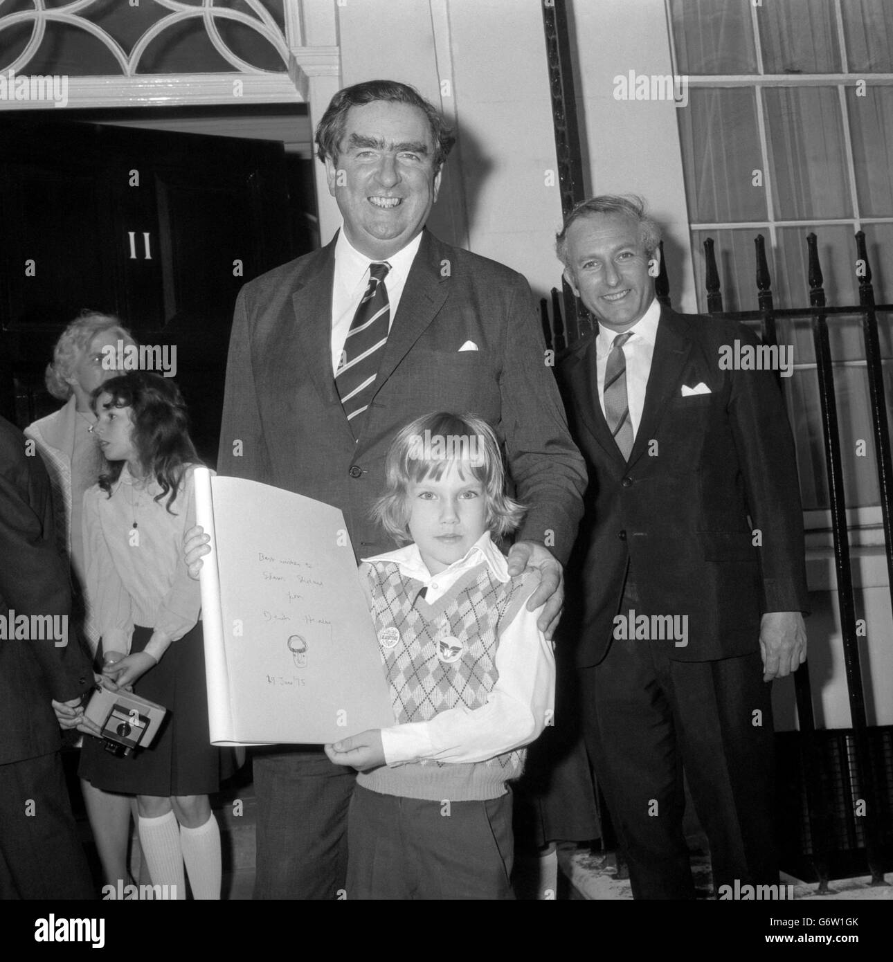 Politics - Shaun Sterland and Chancellor of the Exchequer Denis Healey - 11 Downing Street, London Stock Photo