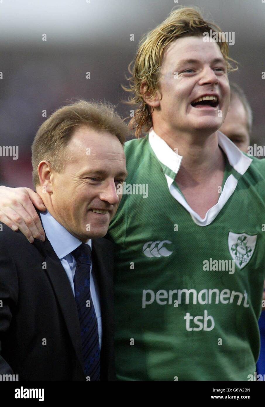 Ireland coach Eddie O'Sullivan celebrates winning the Triple crown with captain Brian O'Driscoll at the their RBS 6 nations match against Scotland at Lansdowne Road, Dublin Saturday March 27 2004. Stock Photo