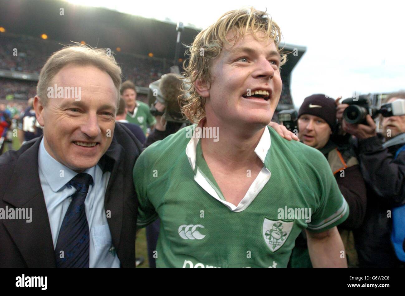 Ireland coach Eddie O'Sullivan (left) and captain Brian O'Driscoll after their RBS 6 nations match against Scotland at Lansdowne Road, Dublin Saturday March 27 2004. Stock Photo