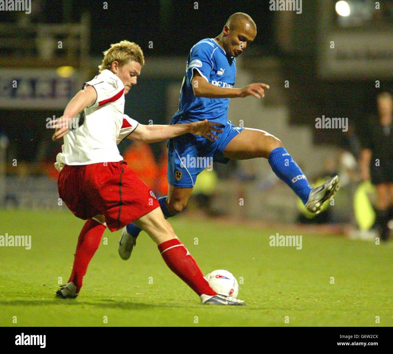 Cardiff's Robert Earnshaw is beaten to the ball by Sheffield United Simon Francis during the Nationwide Division One match at Ninian Park, Cardiff, Saturday March 27, 2004. NO UNOFFICIAL CLUB WEBSITE USE. Stock Photo