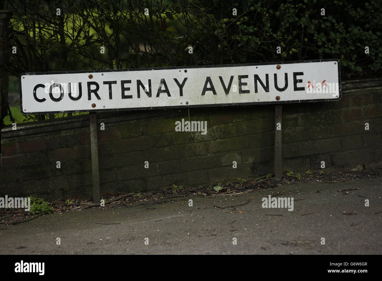 Courtenay avenue hires stock photography and images Alamy