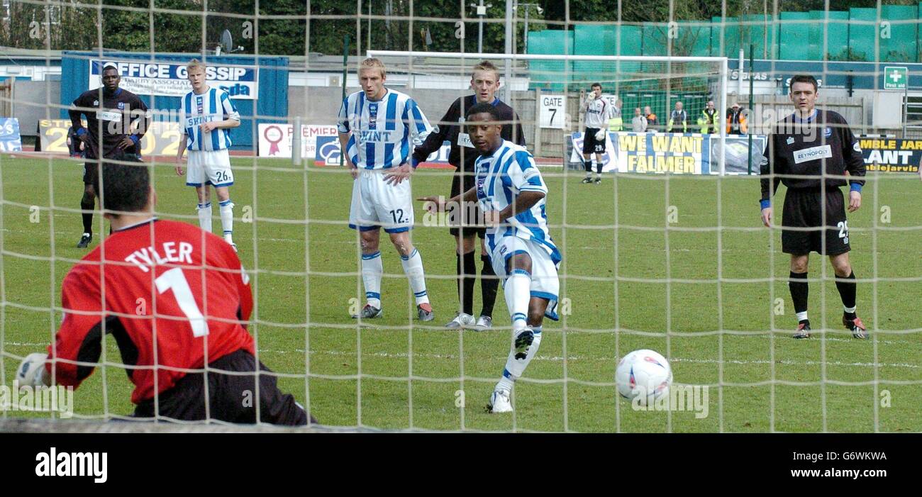 Brighton's Leon Knight scores from the penalty spot against Peterborough United during their Nationwide Division Two match at Withdeen Stadium, Brighton. Stock Photo
