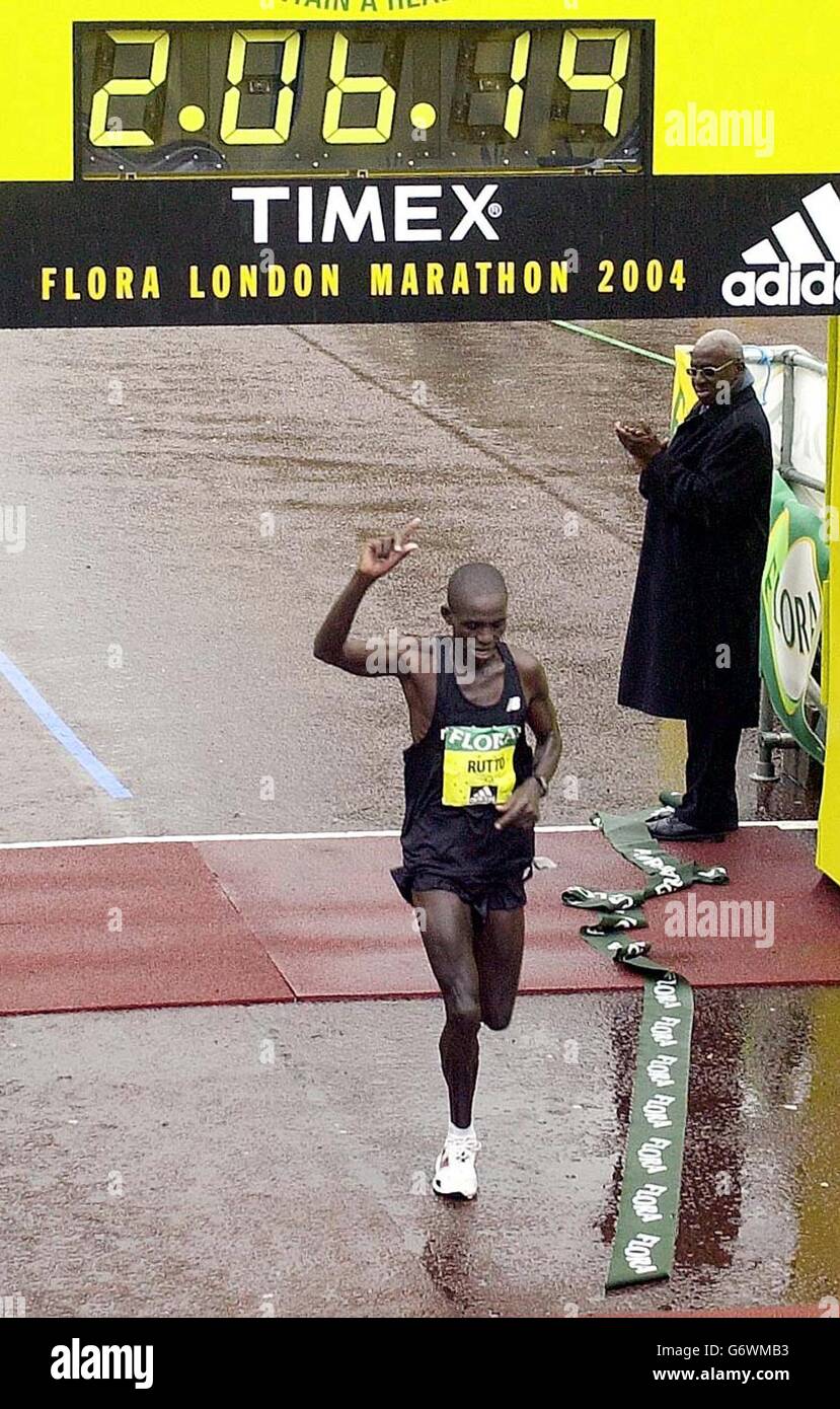 London Marathon 2004 Stock Photo 107514935 Alamy