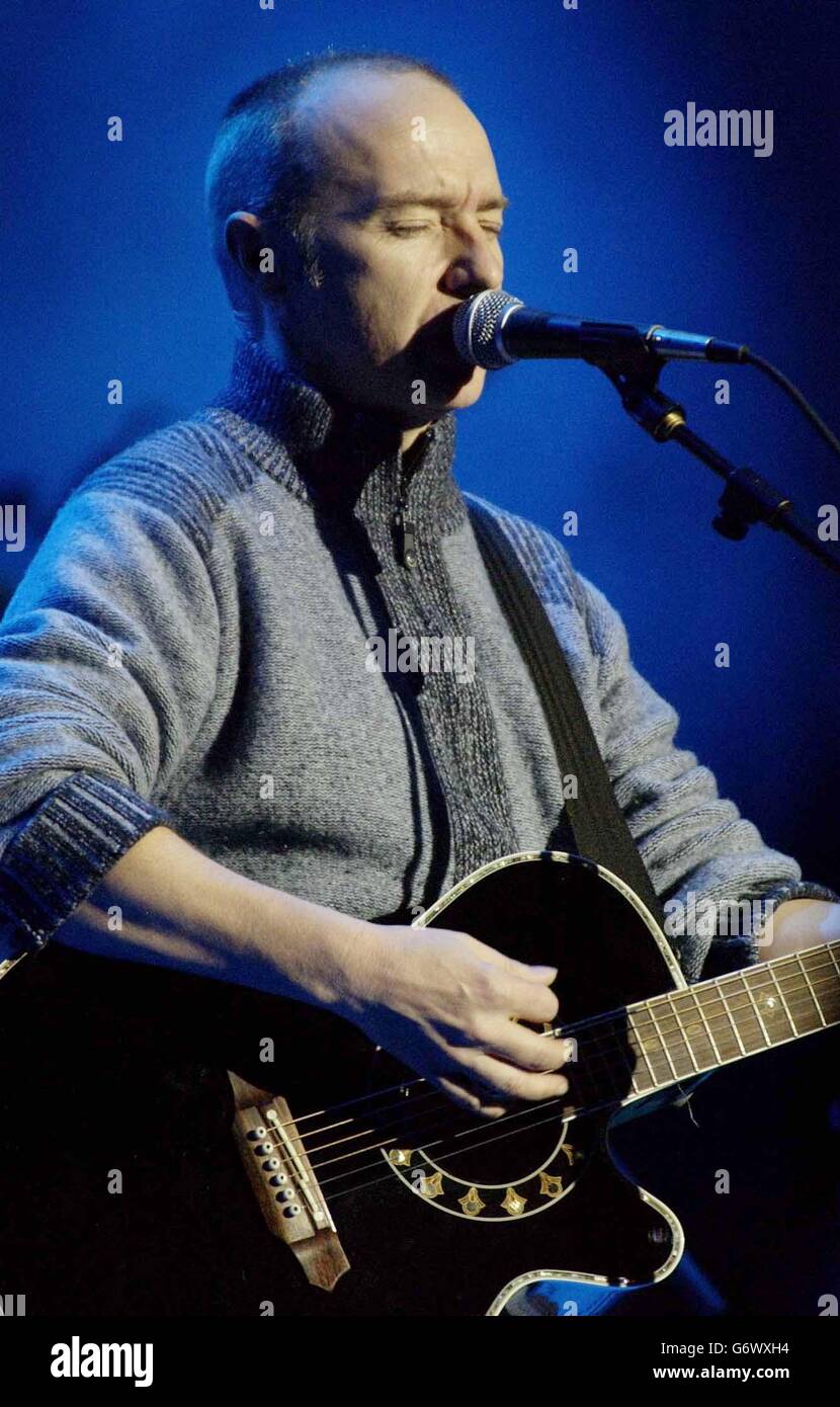 Midge Ure performing onstage during the Ronnie Lane tribute concert, held at the Royal Albert Hall, central London. Founder member of Small Faces, Ronnie Lane, died in 1997, aged 51, after a protracted battle with muscular sclerosis. Stock Photo