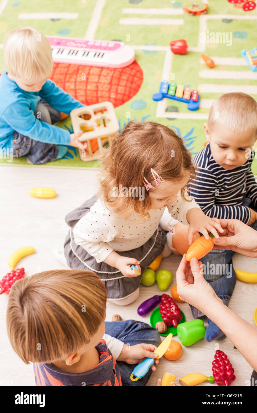  Foto zu Games in kindergarten Stock Photo - Alamy 