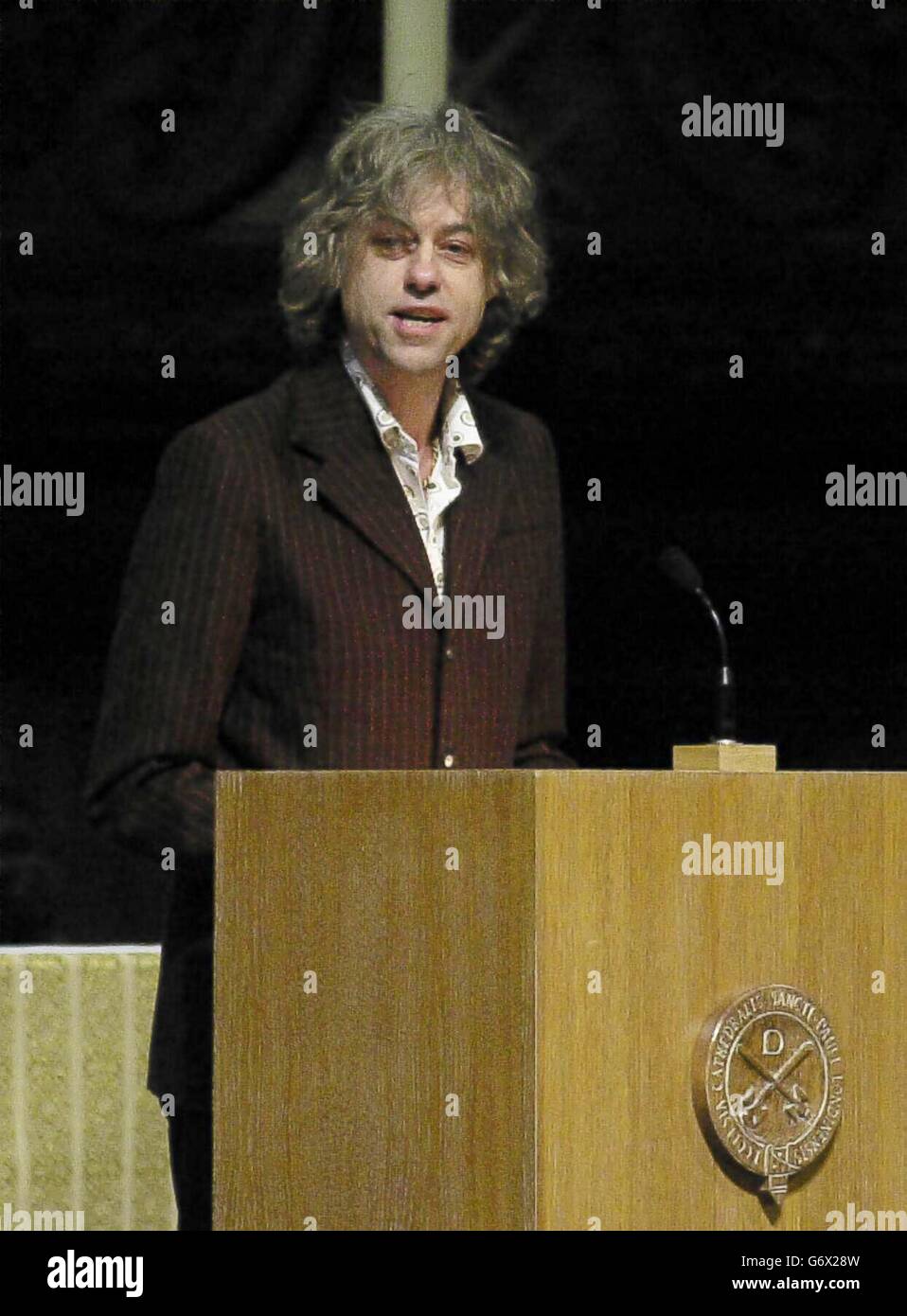 Sir Bob Geldof delivers an address on the state of poverty in Africa at the bi-annual lecture of the Bar Human Rights Committee of England at St Paul's Cathedral, London. Sir Bob Geldof tonight called on the leaders of the world's richest nations to personally lead a new Commission for Africa to determine how the West can aid a continent he describes as a '4th world' underclass. Stock Photo