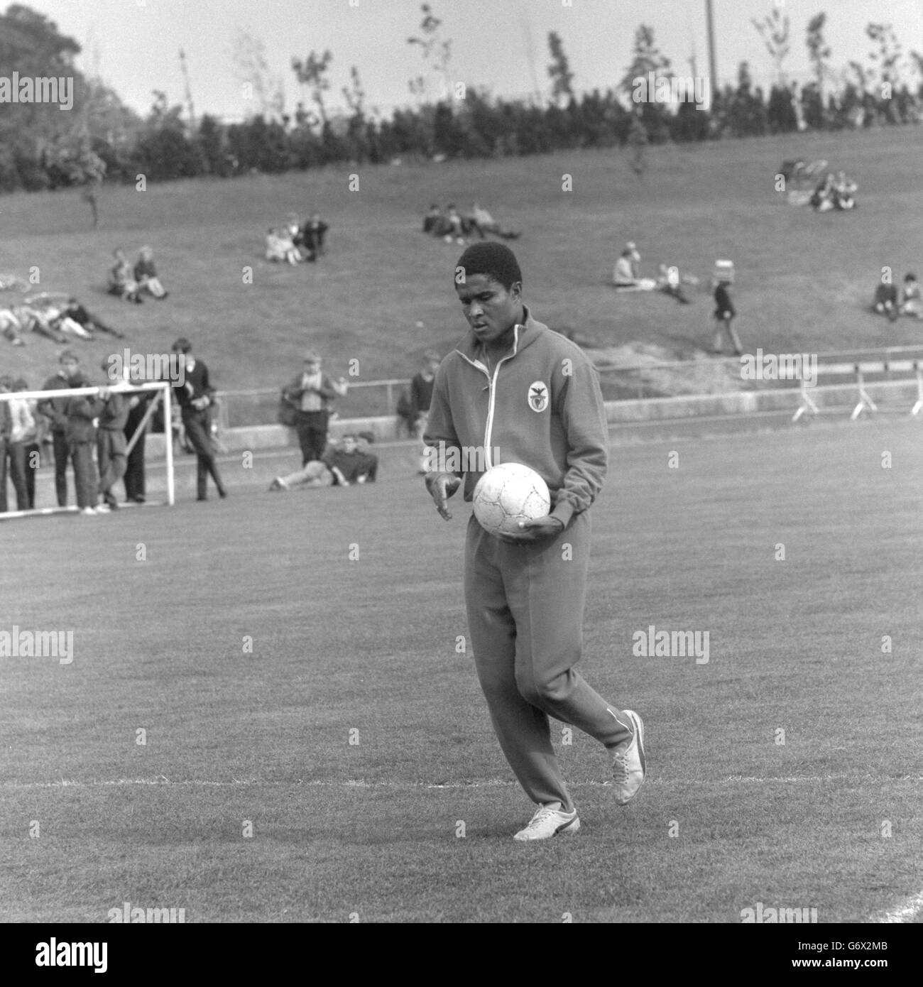 Benfica's Eusebio during a training session at Harlow Sports Centre ahead of their European Cup Final match against Manchester United at Wembley Stadium. Stock Photo