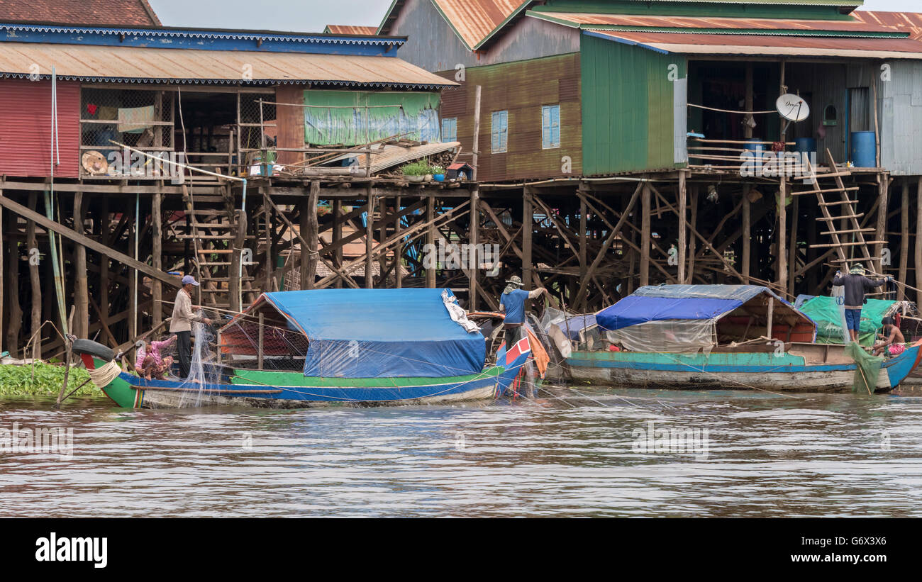 Family inspecting long nets, Tahas River, Kampong Phluk, Cambodia Stock Photo
