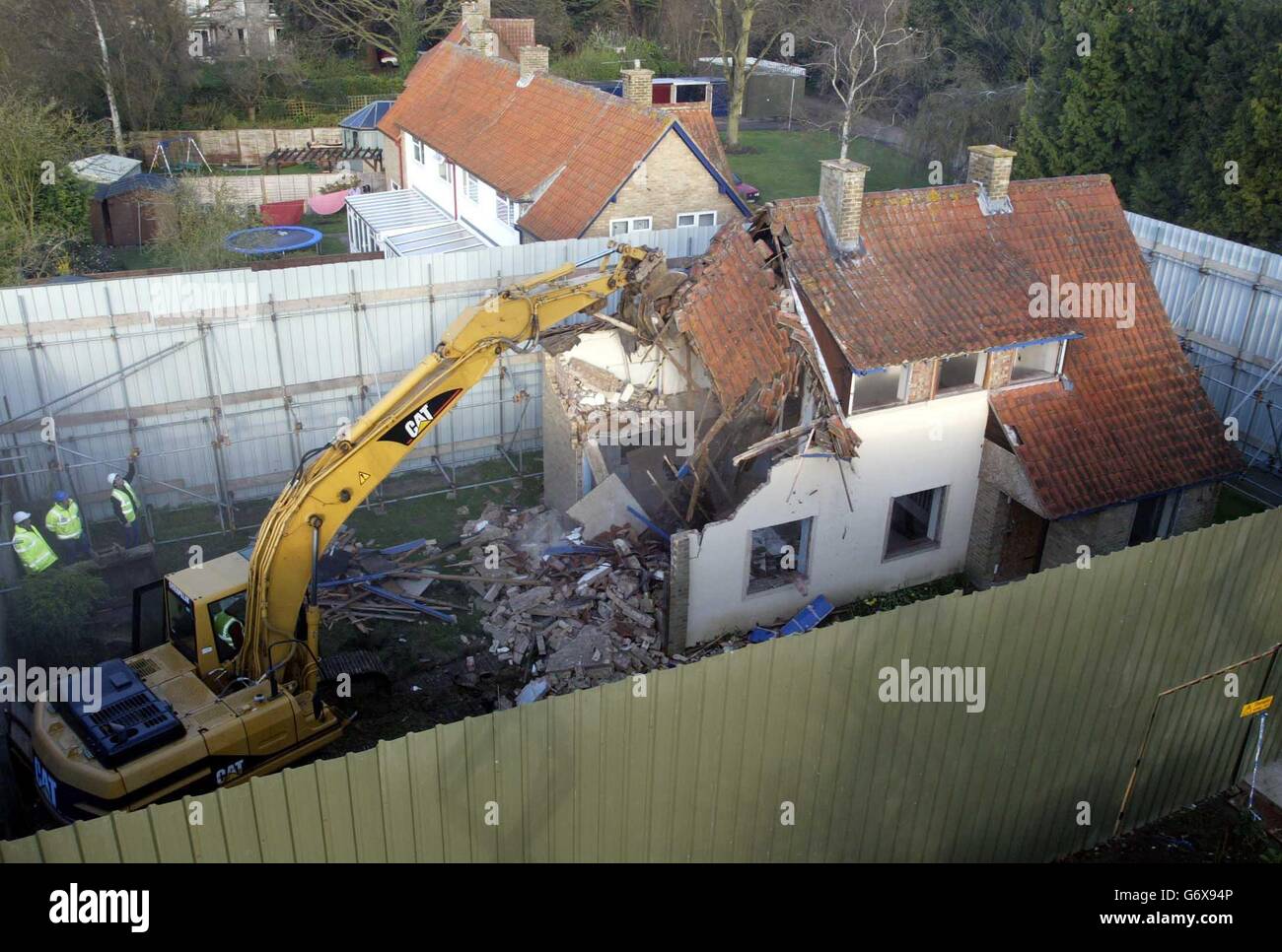 Workmen demolish the home of former Soham Village College caretaker and convicted child killer Ian Huntley. Huntley was convicted of the murders of local school girls Holly Wells and Jessica Chapman at the Old Bailey in November 2003, where he was given two life sentences. Stock Photo