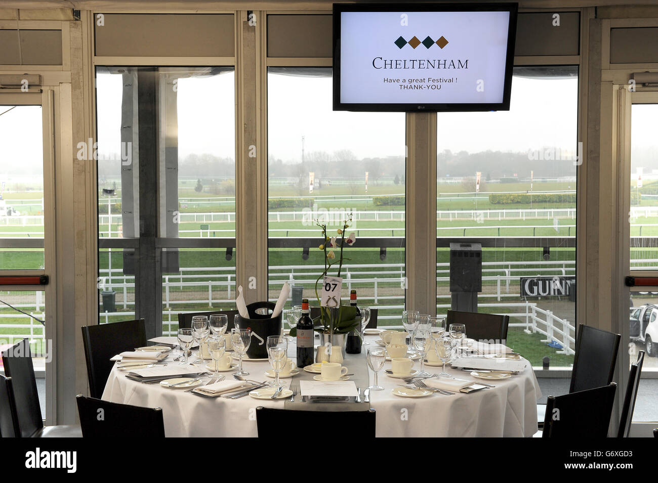 Cheltenham races drink hi-res stock photography and images - Alamy