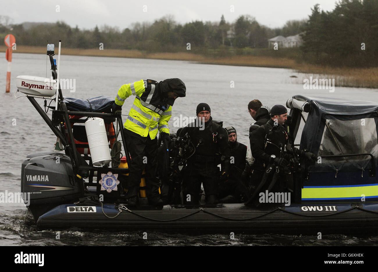 Members of the Garda sub aqua unit return to shore during the continuing search of Lough Ree in Co Westmeath for a man after the boat he was in with two others capsized yesterday afternoon. Stock Photo