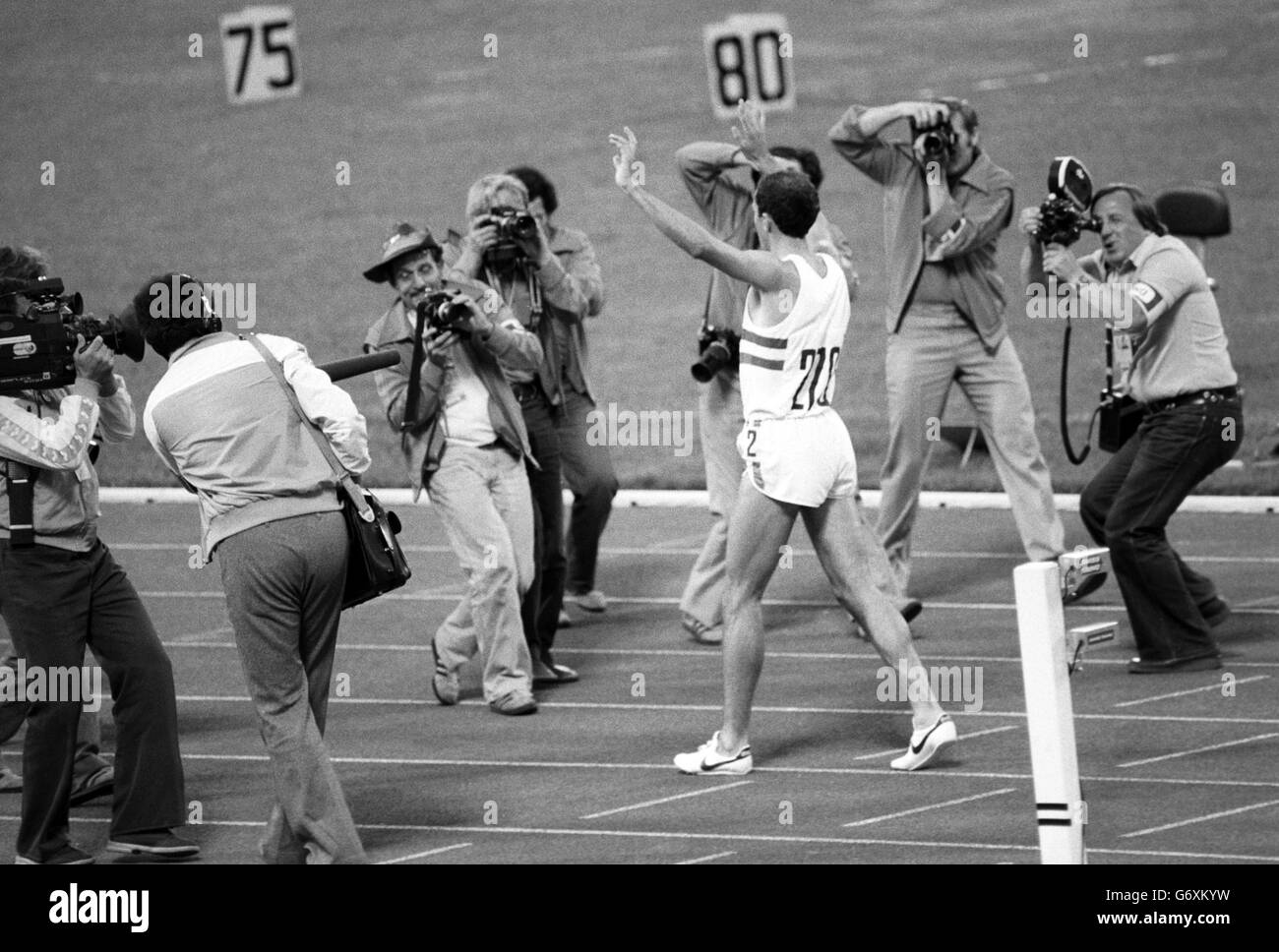 Athletics - 1980 Moscow Olympics - Men's 800 metres. Steve Ovett of Great Britain celebrates winning the 800-meter gold medal. Stock Photo
