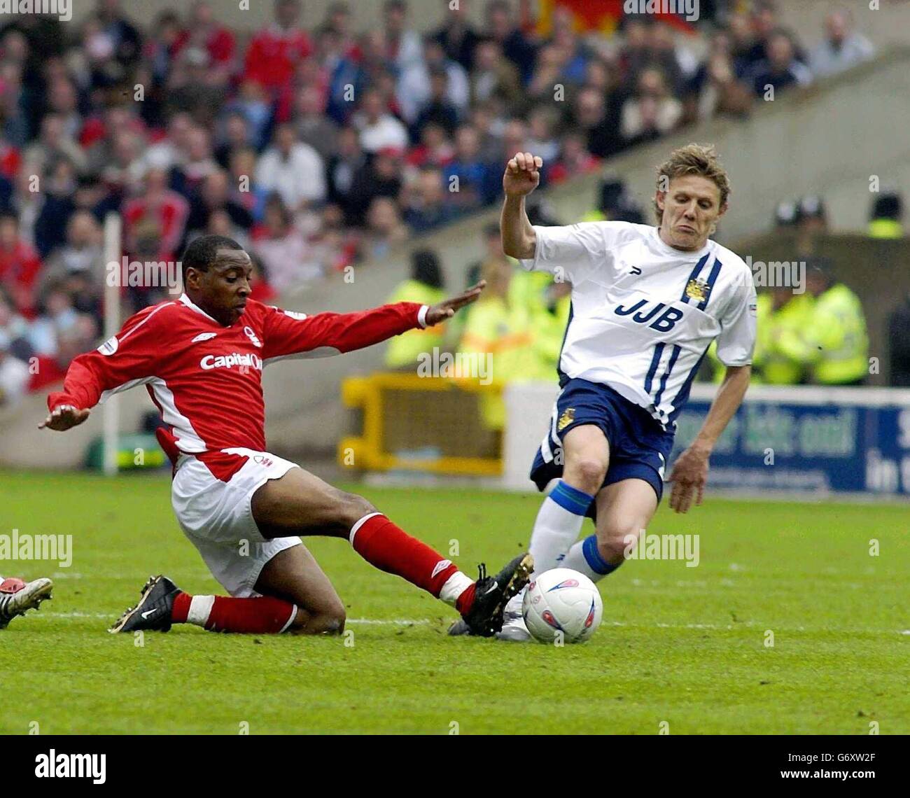 Nottingham Forest's Andy Impey (left) slides in for a tackle on Jimmy Bullard of Wigan, during the Nationwide Division One match at the City Ground, Nottingham. . Stock Photo