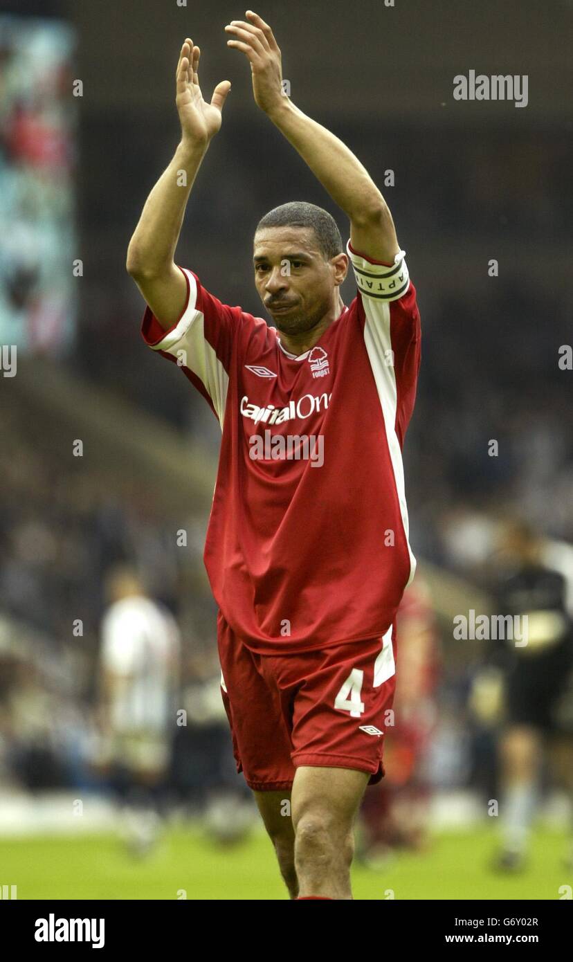 Nottingham Forest's Des Walker waves goodbye to fans after his last game for the club, at the end of Forest's Nationwide Division One match against West Browich Albion at The Hawthorns. HIS PICTURE CAN ONLY BE USED WITHIN THE CONTEXT OF AN EDITORIAL FEATURE. NO UNOFFICIAL CLUB WEBSITE USE. Stock Photo