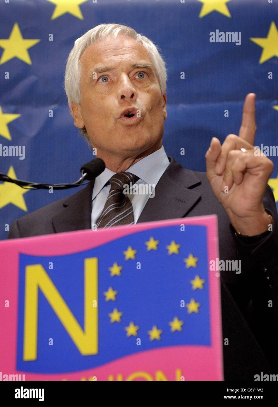 Former TV presenter Robert Kilroy Silk speaks at a press conference in London, to launch the UK Independence Party's European Election campaign. The eurosceptic party, which wants to withdraw from the European Union, is fighting to retain three MEPs at the June 10 poll. Stock Photo