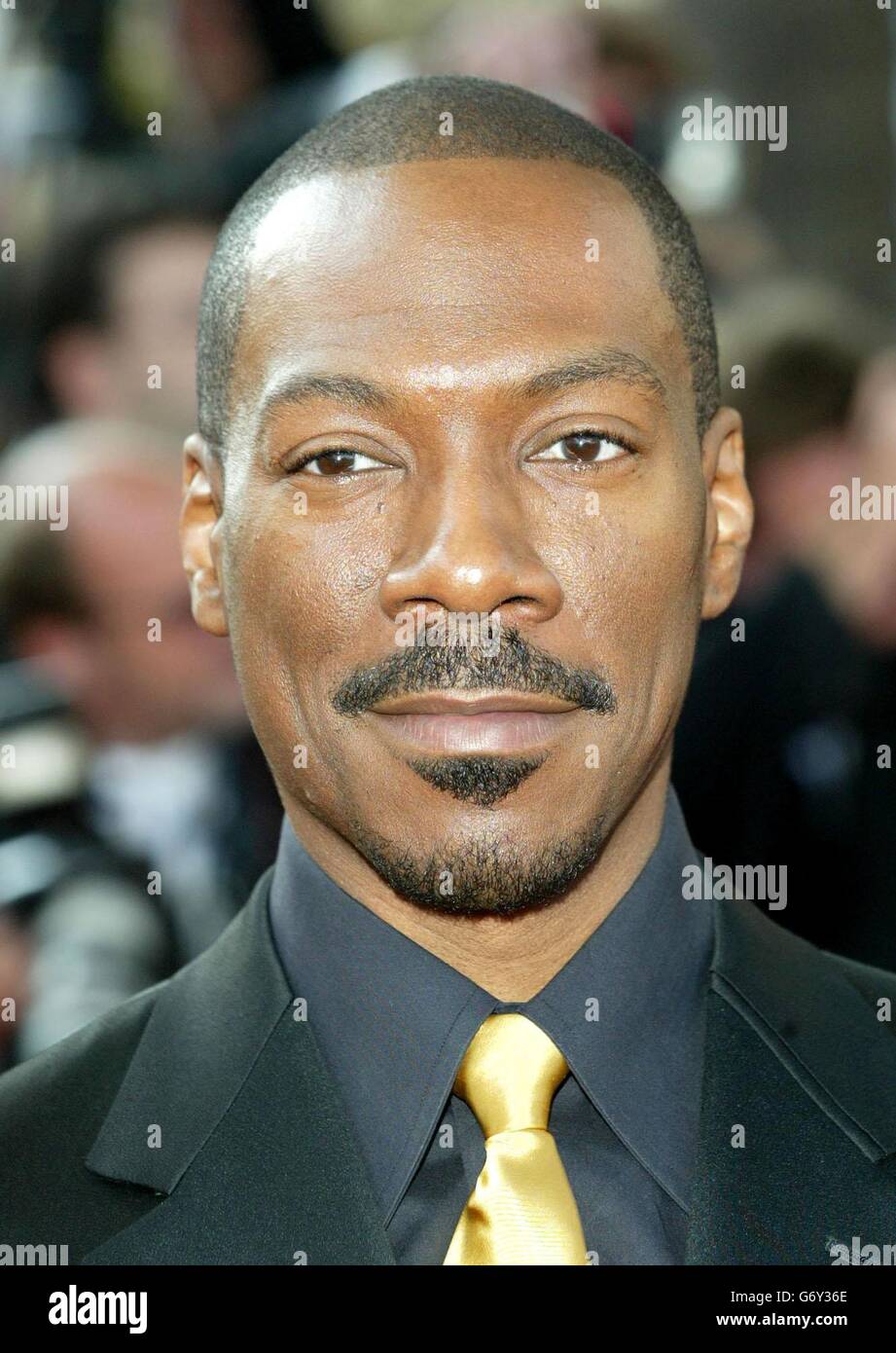 Actor eddie murphy arrives for the premiere of shrek 2 hires stock