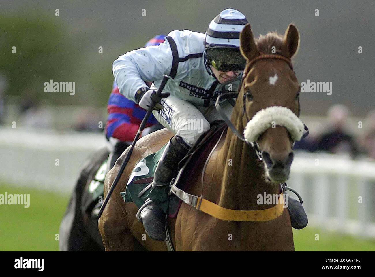 Moss Harvey ridden by Graham Lee goes on to win the 4.40 Ladbrokes.com Handicap Chase (Class D) (For The Scottish Memories Challenge Cup) at Perth racecourse. Stock Photo