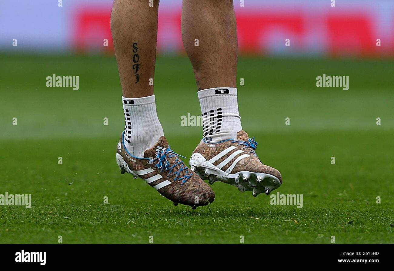 Liverpools luis suarez wears the new adidas samba primeknit boots hi-res  stock photography and images - Alamy