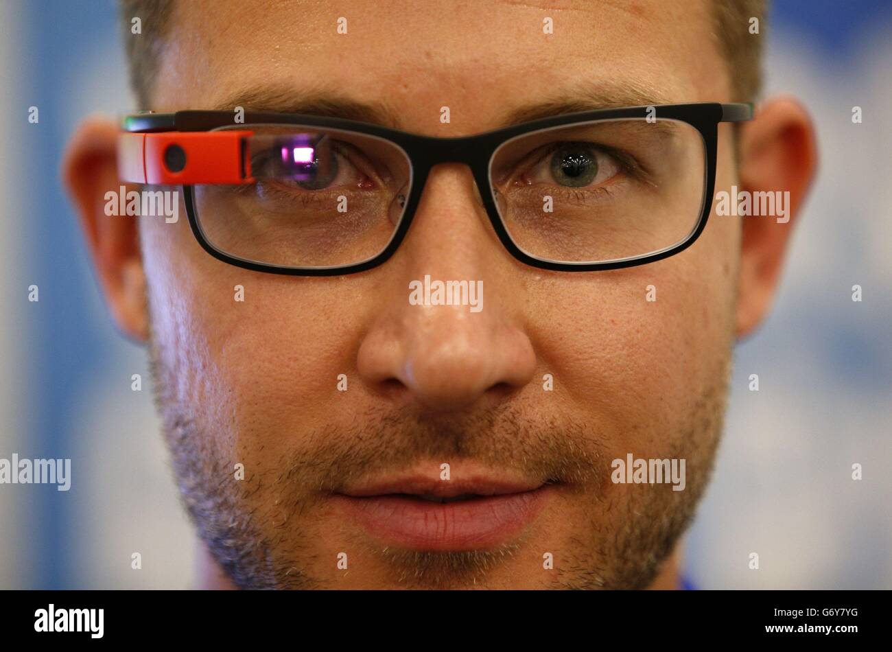 новые очки 4. Google glass 4. очки дополненной реальности google glass 3. очки в руках. очки -4.