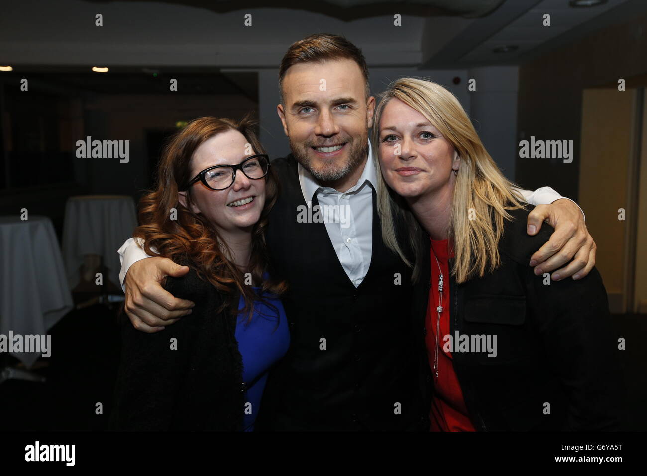 Gary Barlow with fans (names not given) before performing an intimate gig at Under the Bridge, Stamford Bridge, London for Heart FM listeners and sponsored by Boots. Stock Photo