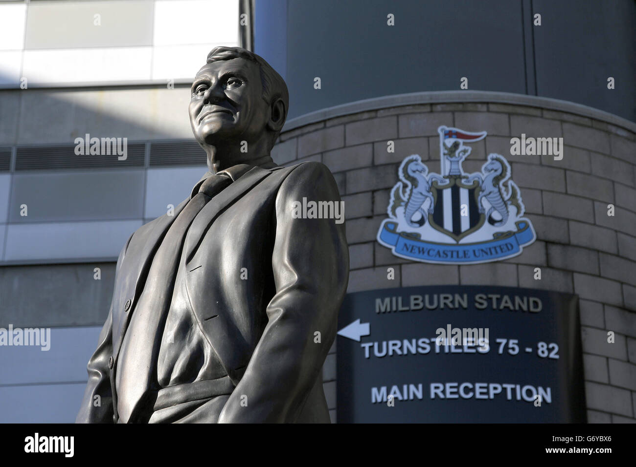 Sir bobby robson statue outside st james park hires stock photography