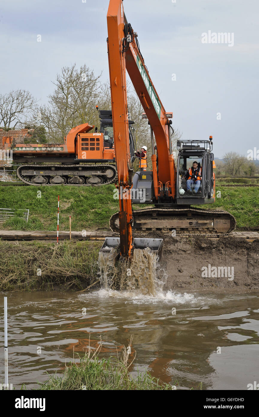 Spring weather March 31st. Dredging begins on the River Parrett, near Burrowbridge in Somerset, where the area suffered flooding. Stock Photo