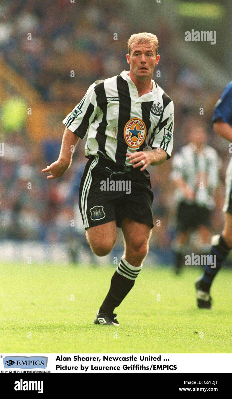 Soccer - Carling Premier League ... Everton v Newcastle United. Alan Shearer, Newcastle United ... Picture by Laurence Griffiths/EMPICS Stock Photo