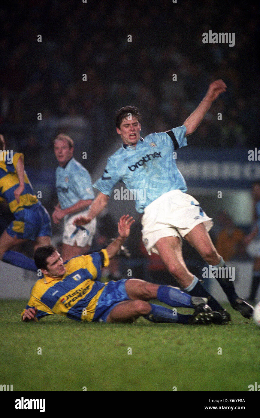 Reading's Jeff Hopkins (l) and Manchester City's Niall Quinn compete for the ball. Stock Photo