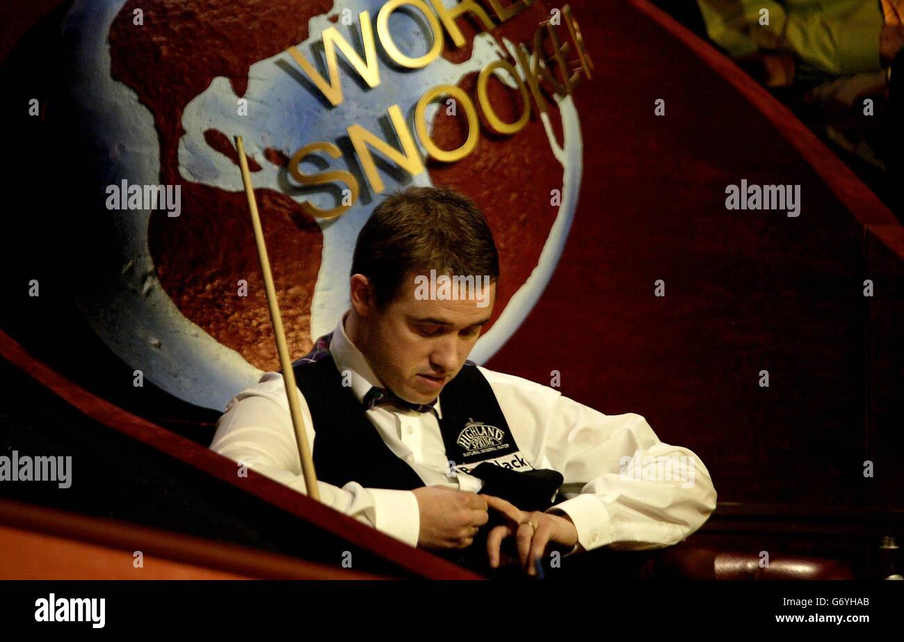 Stephen Hendry during his semi final match against Ronnie O'Sullivan at the Embassy World Snooker Championships at the Crucible theatre in Sheffield. Stock Photo