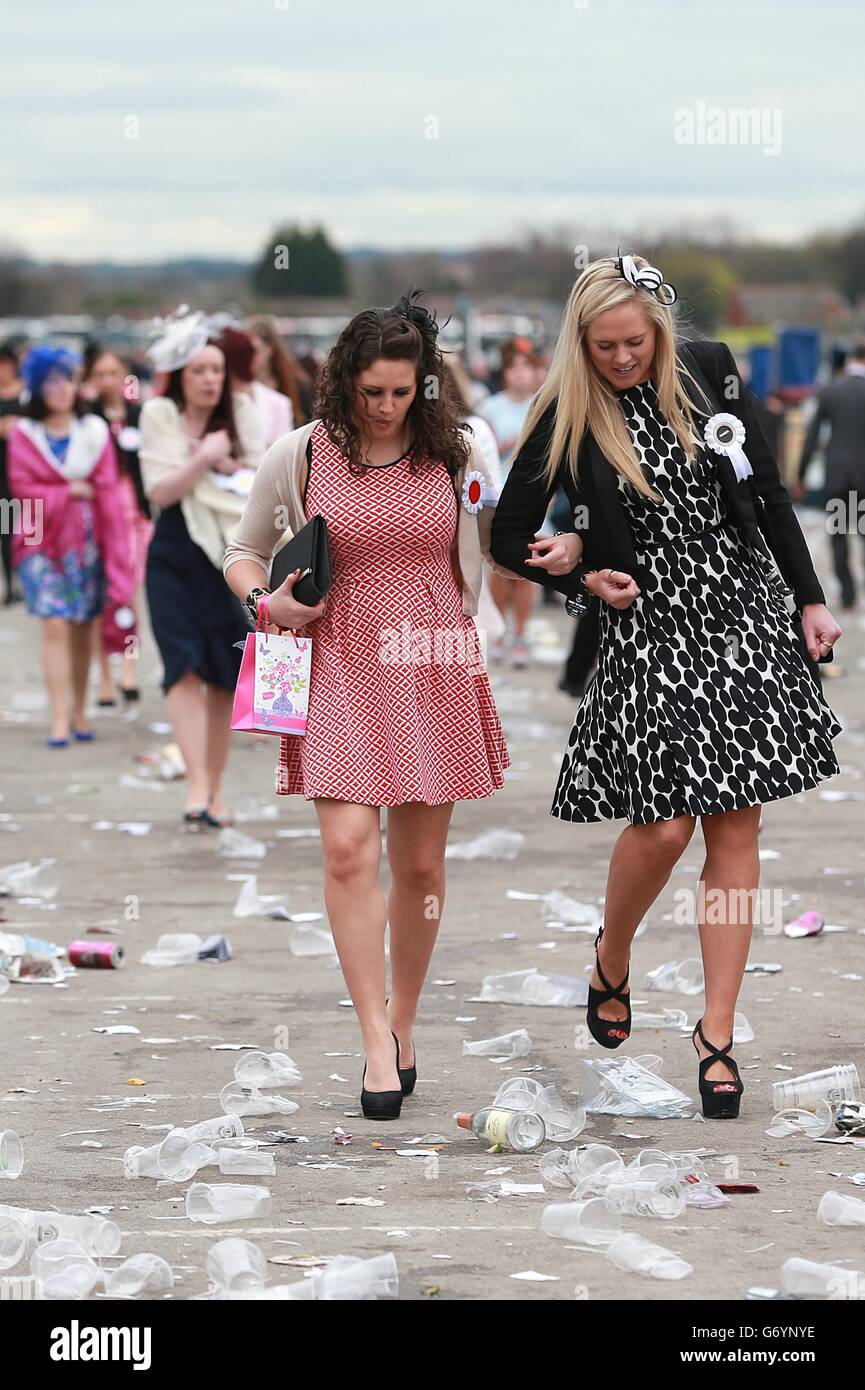 Horse Racing - The Crabbie's Grand National 2014 - Ladies Day - Aintree Racecourse Stock Photo