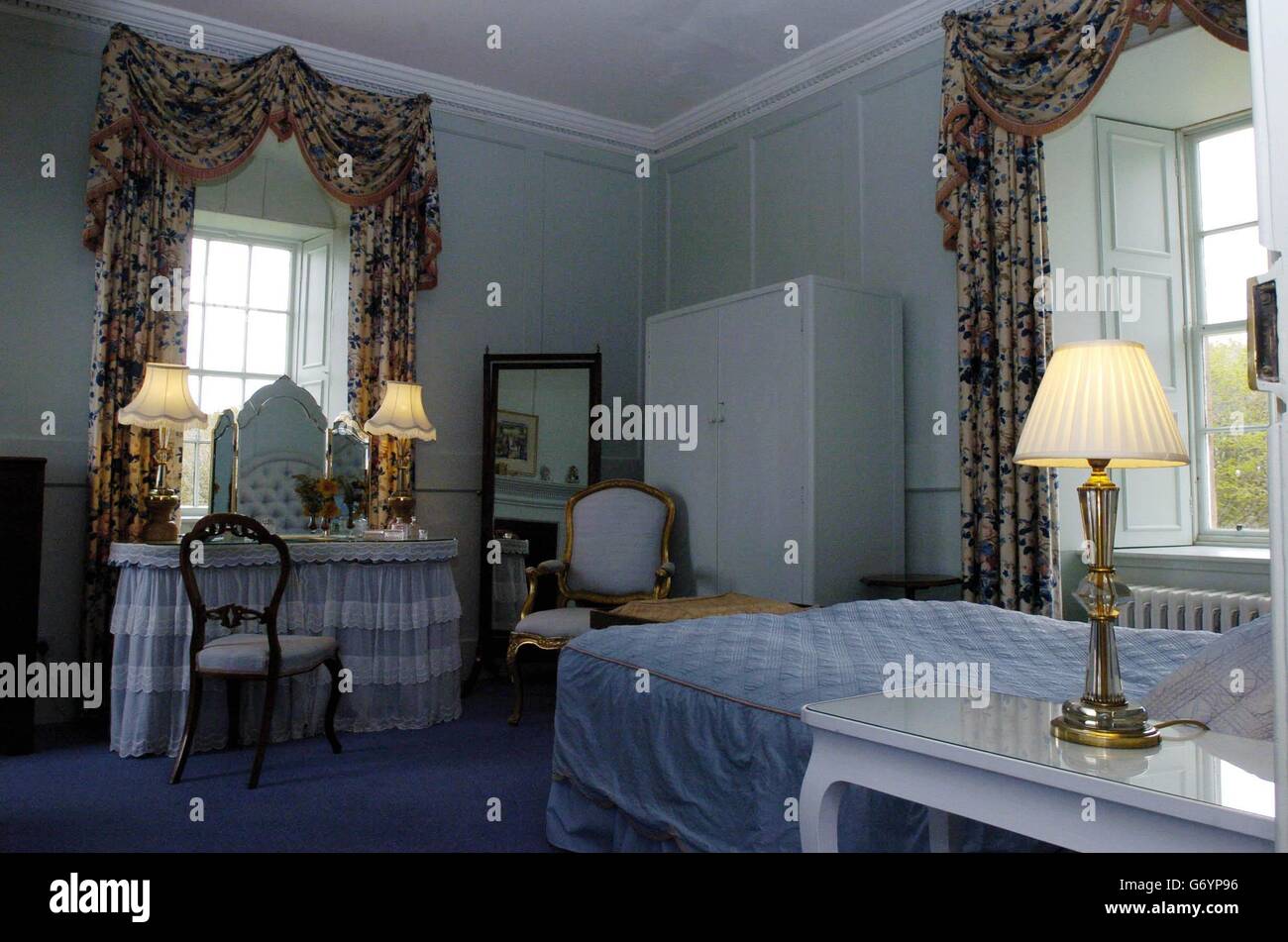 Interior castle palace royalty monarchy hi-res stock photography and ...
