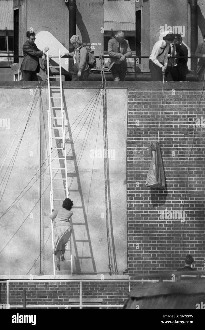 Office shooting Black and White Stock Photos & Images - Alamy