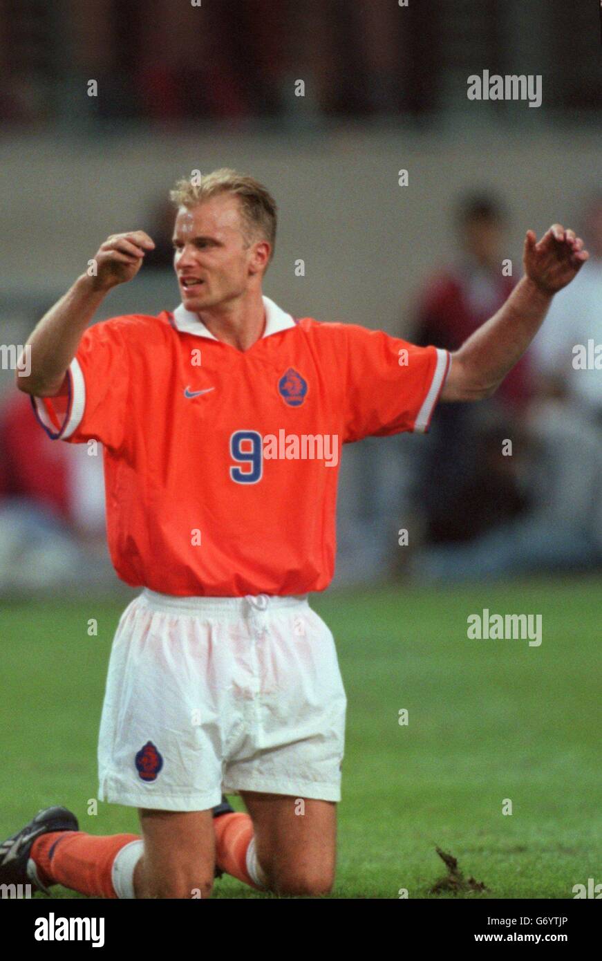 international-soccer-netherlands-v-holland-dennis-bergkamp
