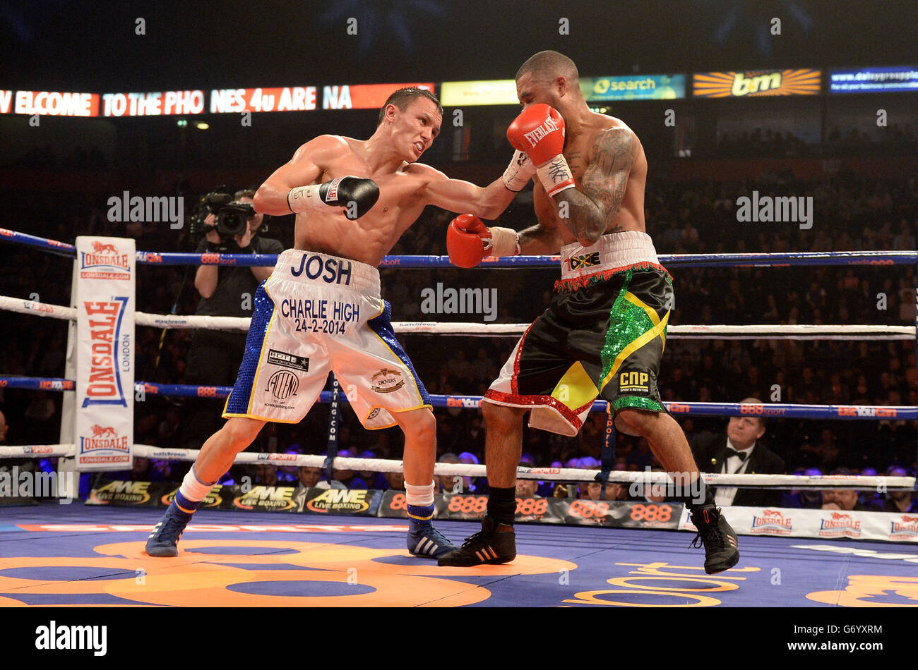 Josh Warrington and Rendall Munroe (right) during the Commonwealth ...