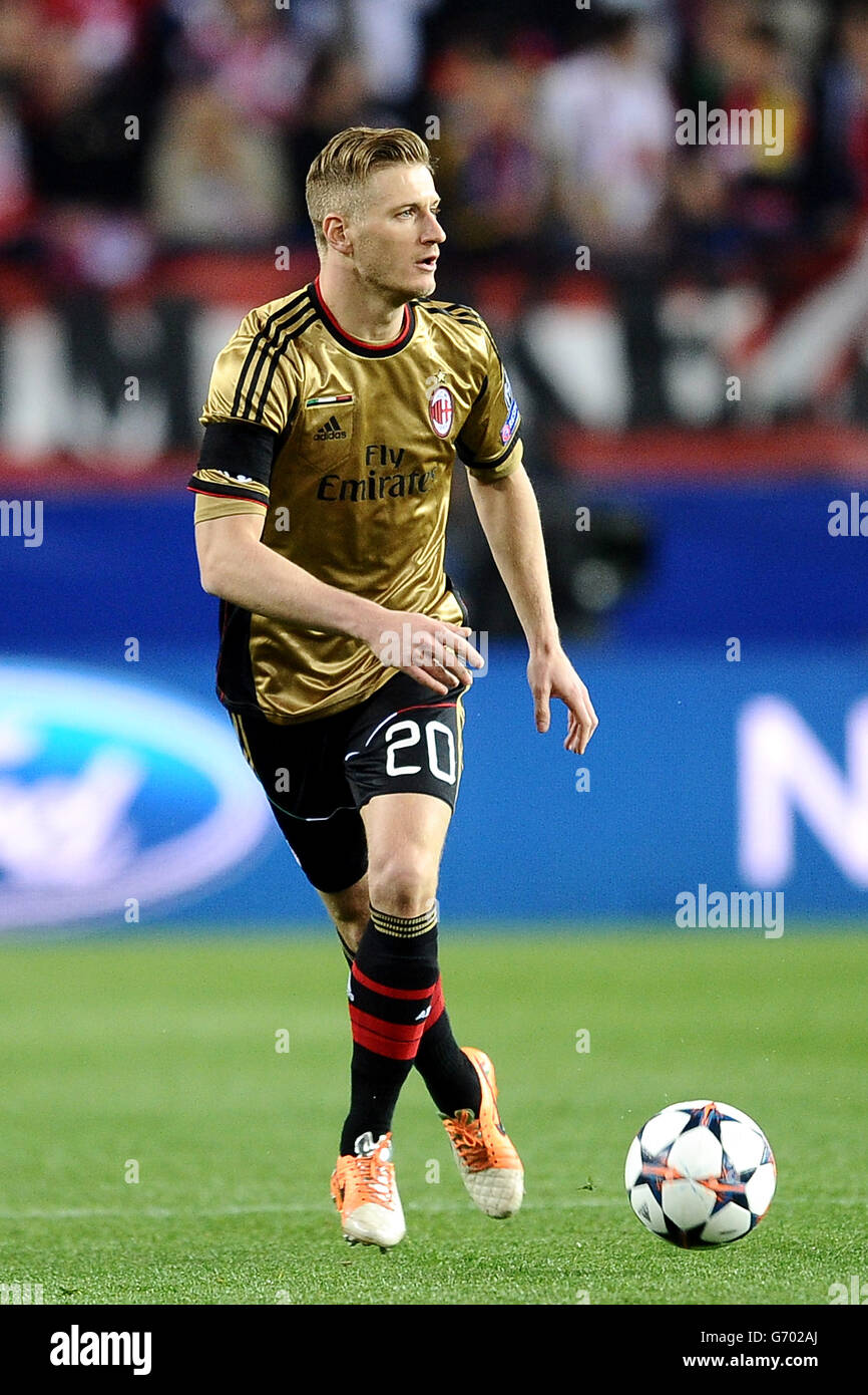 Soccer - UEFA Champions League - Round of 16 - Second Leg - Atletico Madrid v AC Milan - Vicente Calderon. Ignazio Abate, AC Milan Stock Photo