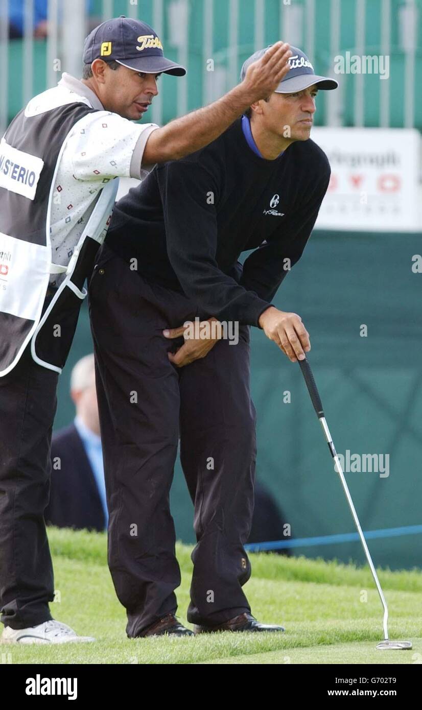 British Masters 2004. Argentina's Cesar Monasterio takes advice from his caddie during the British Masters 2004 at Forest of Arden. Stock Photo