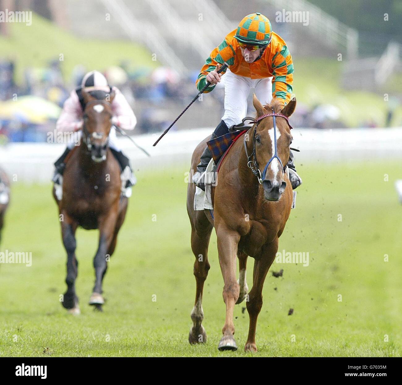 Red Lancer ridden by Robert Mills wins The MBNA Europe Bank Chester Vase at Chester Race Course. Stock Photo