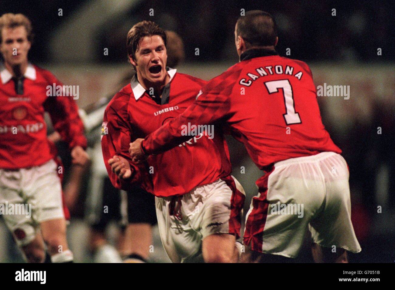 ERIC CANTONA , MANCHESTER UNITED CELEBRATES SCORING. MANCHESTER UNITED V MANCHESTER  CITY Stock Photo - Alamy