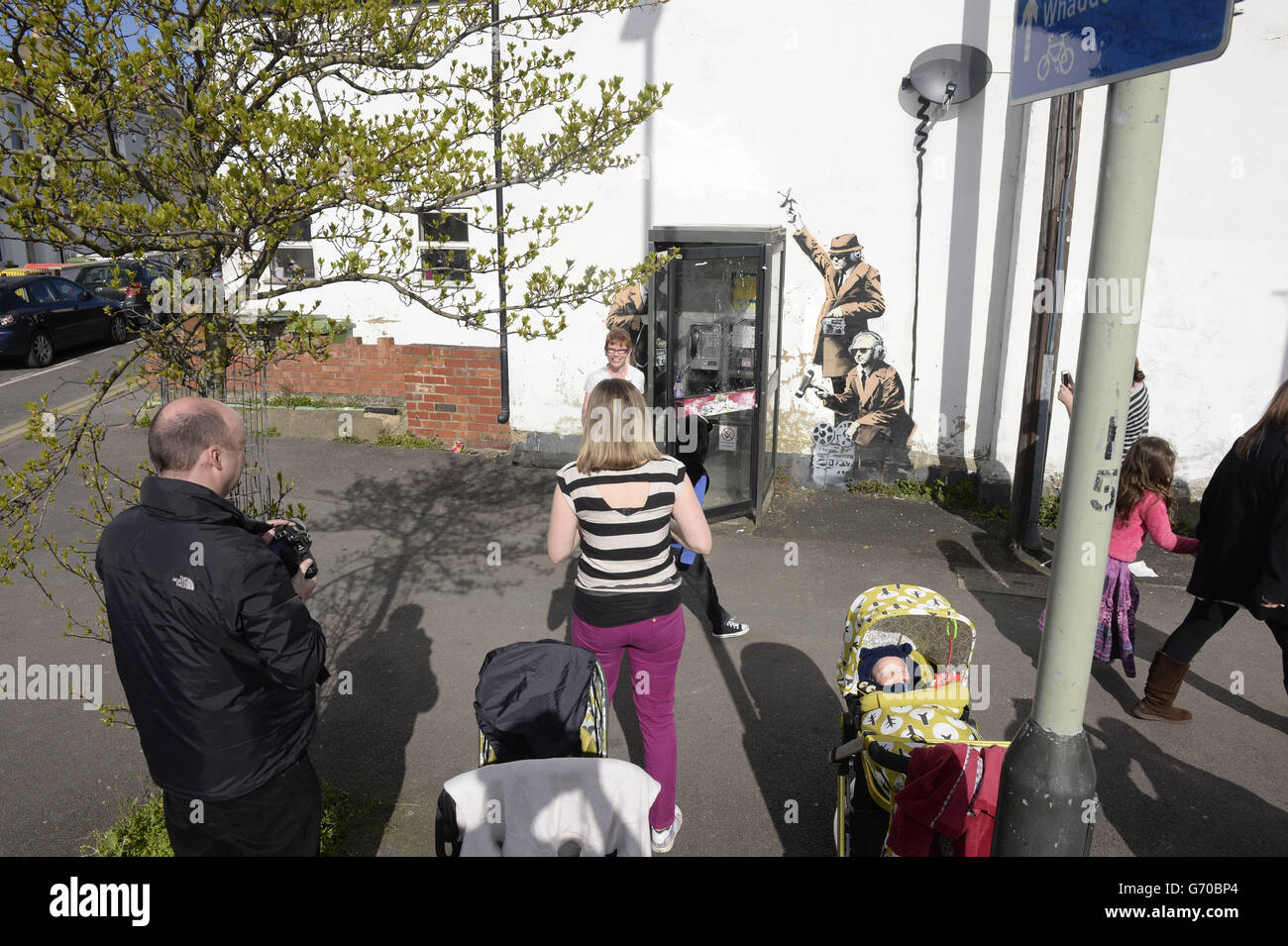 People crowd around new graffiti street art piece hi-res stock ...