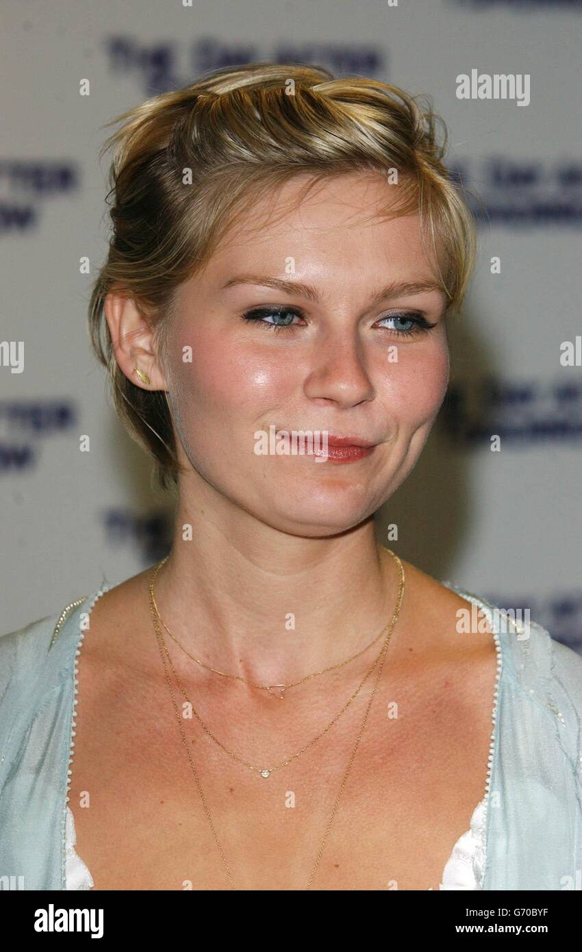 Head shoulders celebrity actress film premiere smiling kirsten