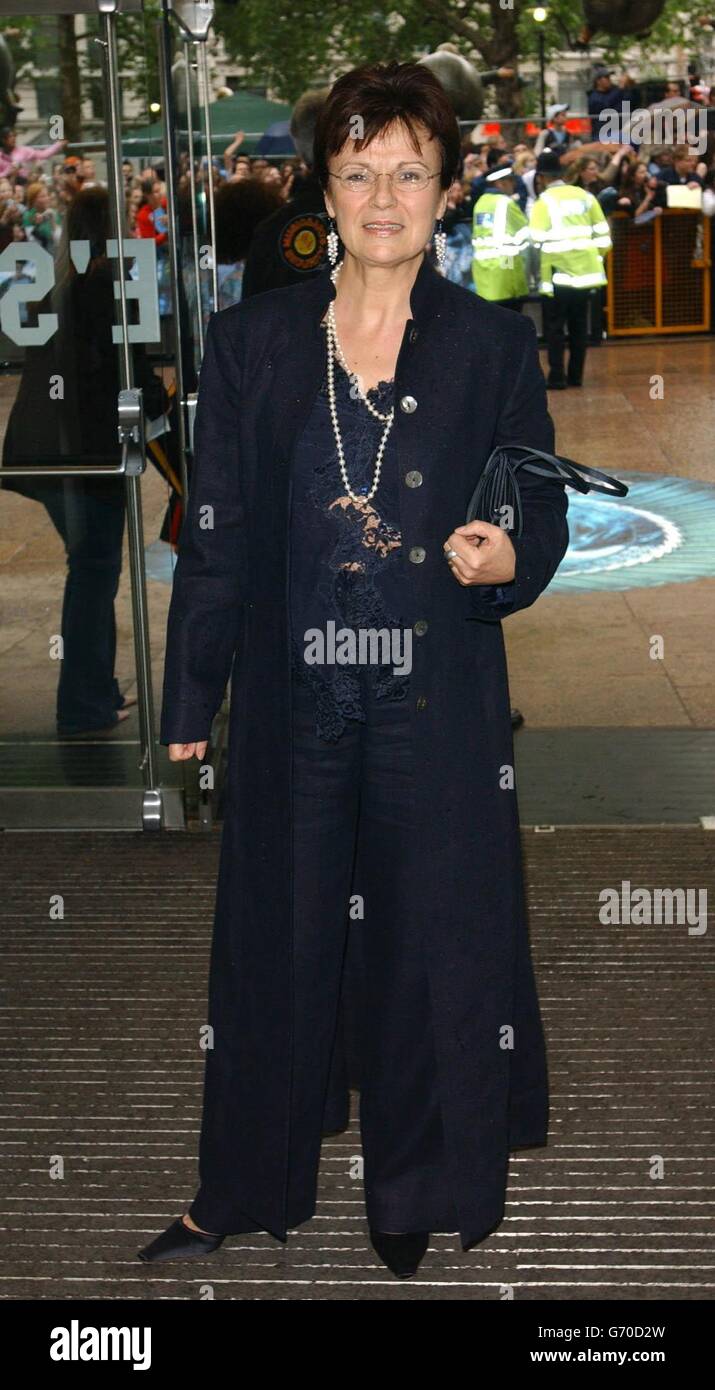 Actress Julie Walters (who plays Mrs Molly Weasley) arrives for the UK premiere of Harry Potter And The Prisoner of Azkaban at the Odeon Leicester Square in Central London, the third film from author JK Rowling's series of books on the boy wizard. Stock Photo