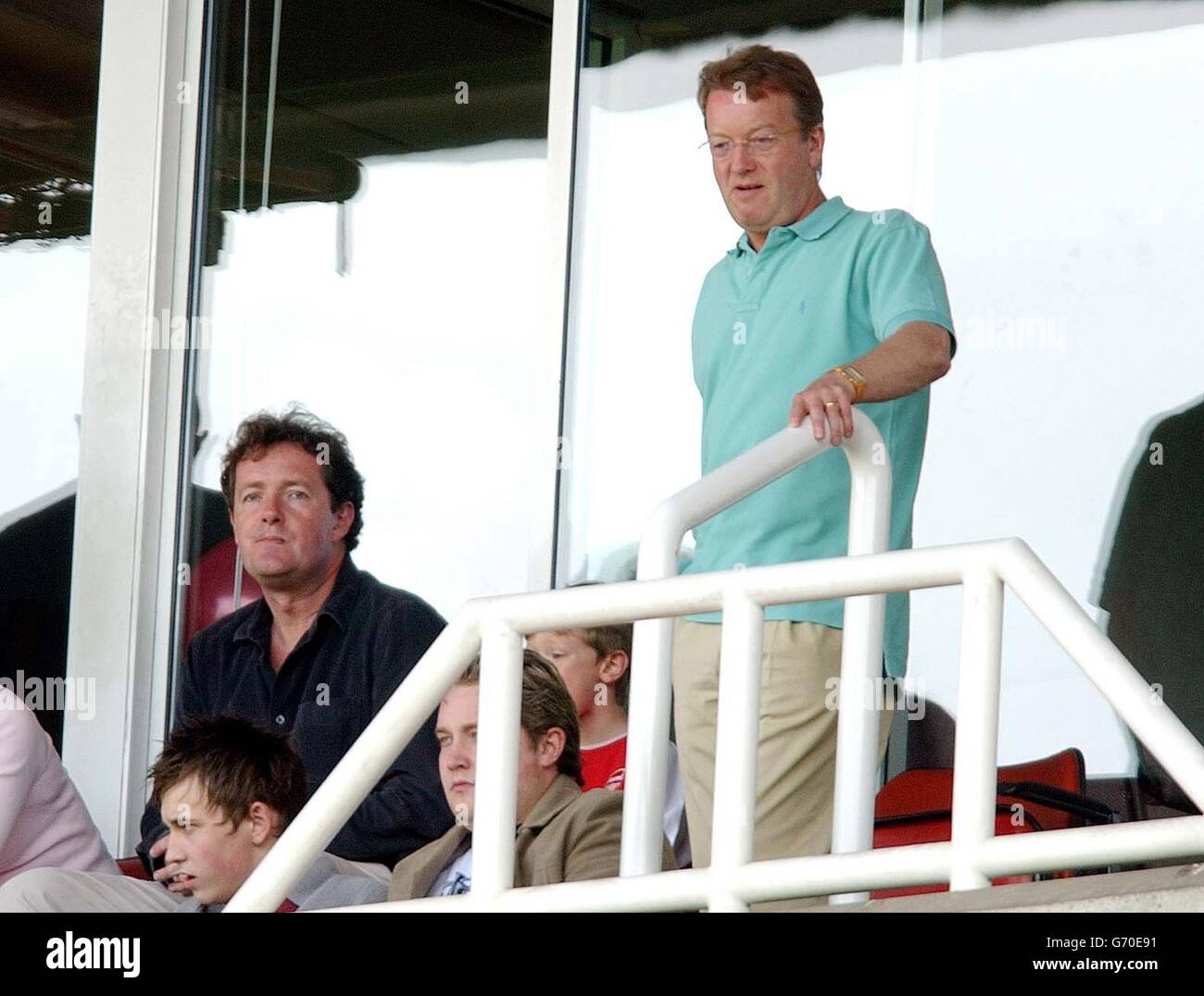 Former Daily Mirror Editor Piers (L) watches with boxing