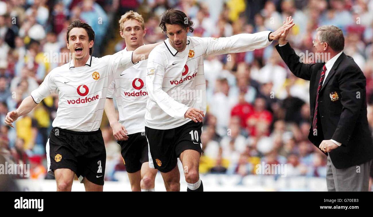 Manchester United's Ruud Van Nistelrooy (centre) celebrates scoring his second goal agains't Aston Villa with Gary Neville (far left) and Manager Alex Ferguson, during their Barclaycard Premiership match at Villa Park, Birmingham Saturday May 15 2004. Stock Photo