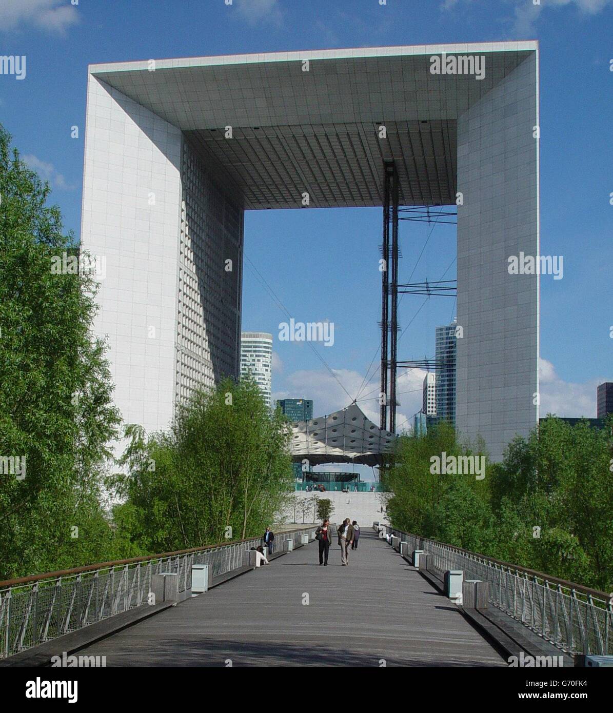 The grande arche in the defense area of paris hi-res stock photography ...