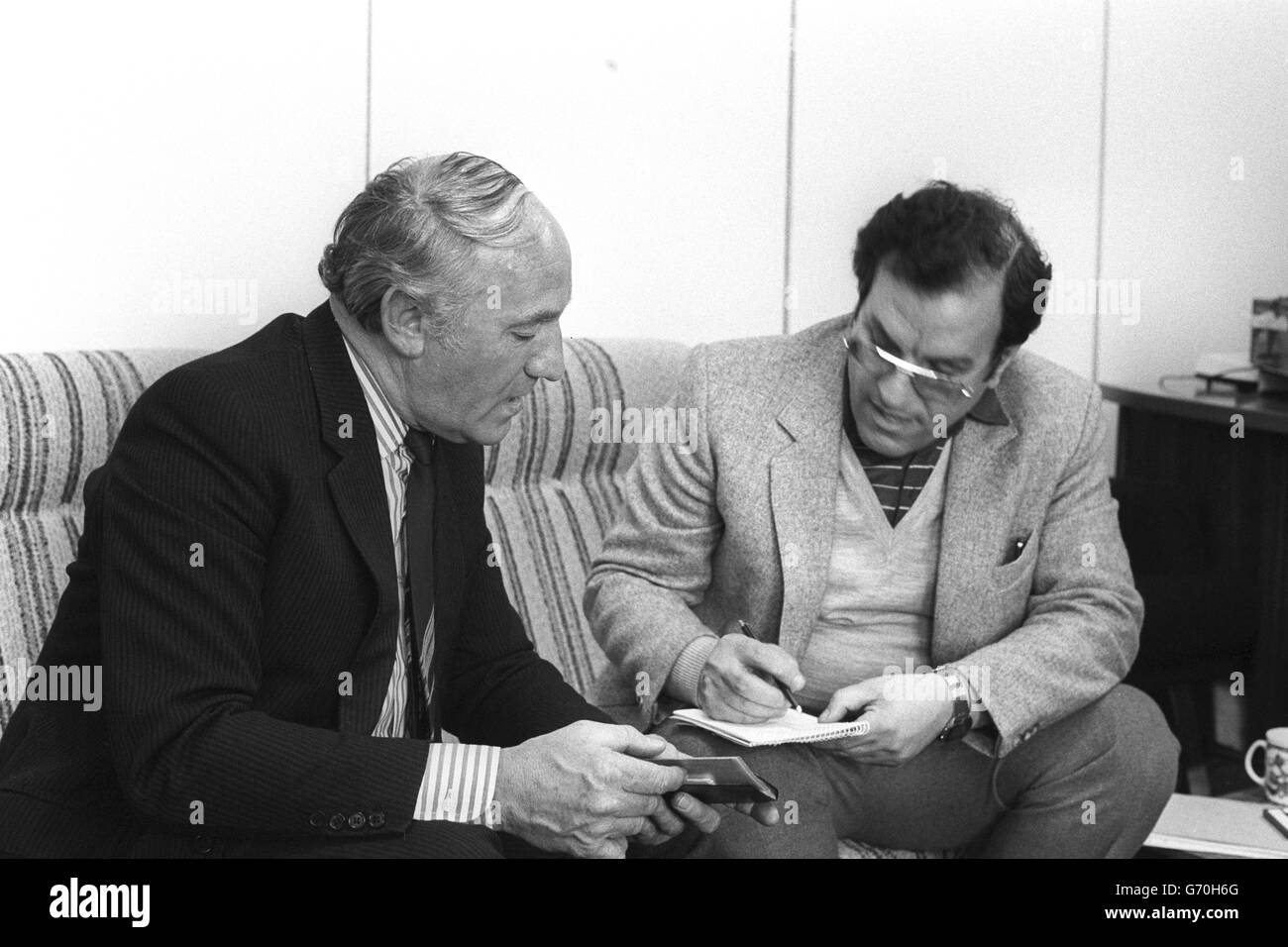 Muhammed Diab (r), a journalist on the Arabic-Egyptian newspaper Annaseria, which is produced in London, interviewing British freelance journalist David Scott-Johnson at a Press conference at Jamahiriya (JANA) News Agency, the Libyan news agency, in Shoe Lane, London. Stock Photo